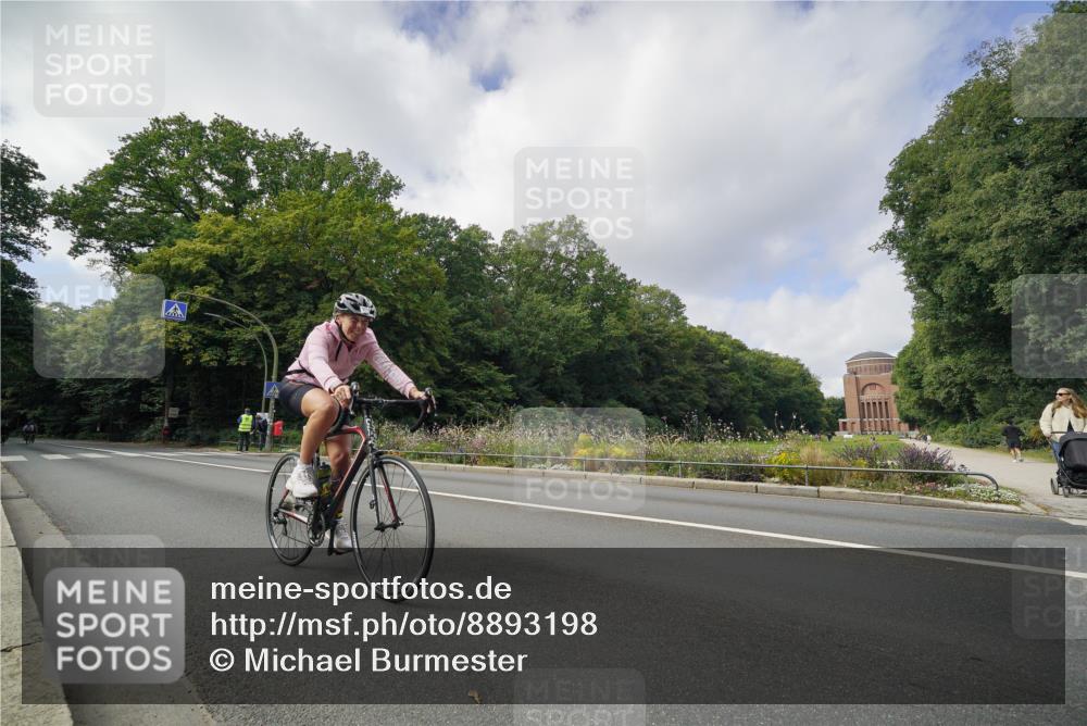 14.09.2025 - Stadtparktriathlon Michael Burmester http://msf.ph/oto/8893198 14.09.2025 11:41:52 Radfahren 970, 974, 1015, 1041, 1068 meine-sportfotos.de