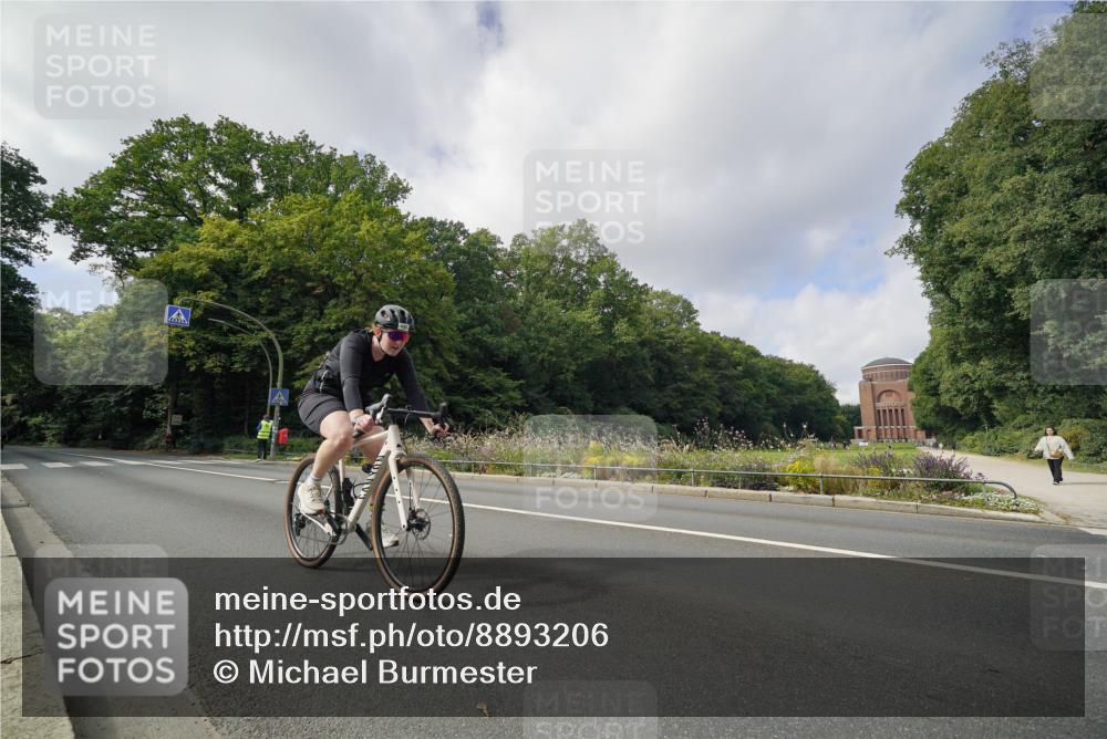14.09.2025 - Stadtparktriathlon Michael Burmester http://msf.ph/oto/8893206 14.09.2025 11:42:10 Radfahren 936, 980, 994, 1061, 1082, 1121 meine-sportfotos.de