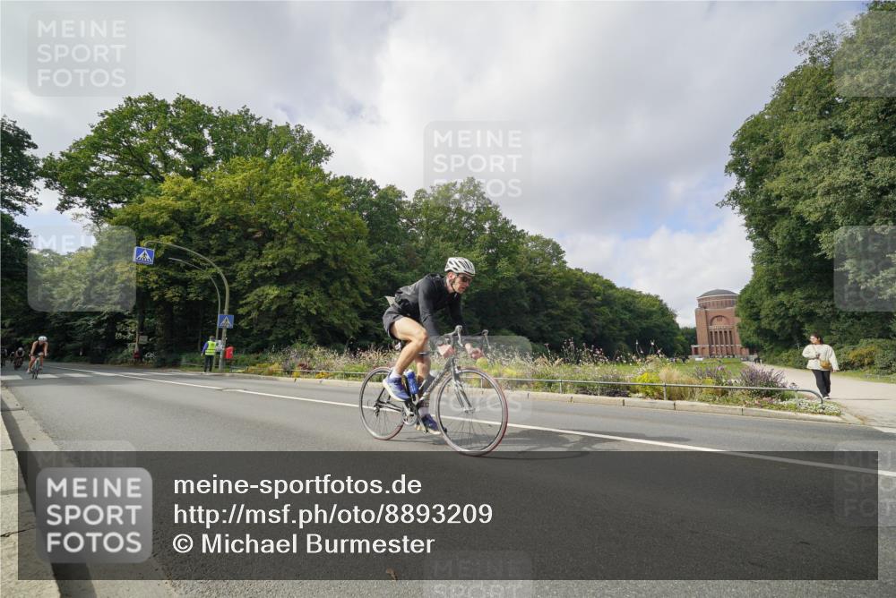 14.09.2025 - Stadtparktriathlon Michael Burmester http://msf.ph/oto/8893209 14.09.2025 11:42:20 Radfahren 934, 935, 962, 969, 979, 994, 1012, 1084 meine-sportfotos.de
