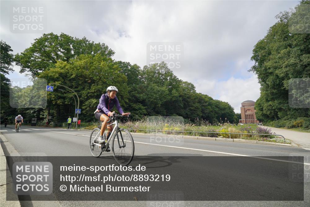 14.09.2025 - Stadtparktriathlon Michael Burmester http://msf.ph/oto/8893219 14.09.2025 11:42:31 Radfahren 934, 962, 993, 997, 1011, 1012, 1023, 1066, 1076, 1092 meine-sportfotos.de