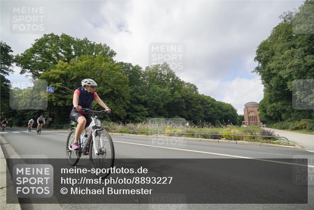 14.09.2025 - Stadtparktriathlon Michael Burmester http://msf.ph/oto/8893227 14.09.2025 11:42:40 Radfahren 993, 997, 1000, 1005, 1017, 1072, 1076, 1092, 1094, 1103, 1113 meine-sportfotos.de