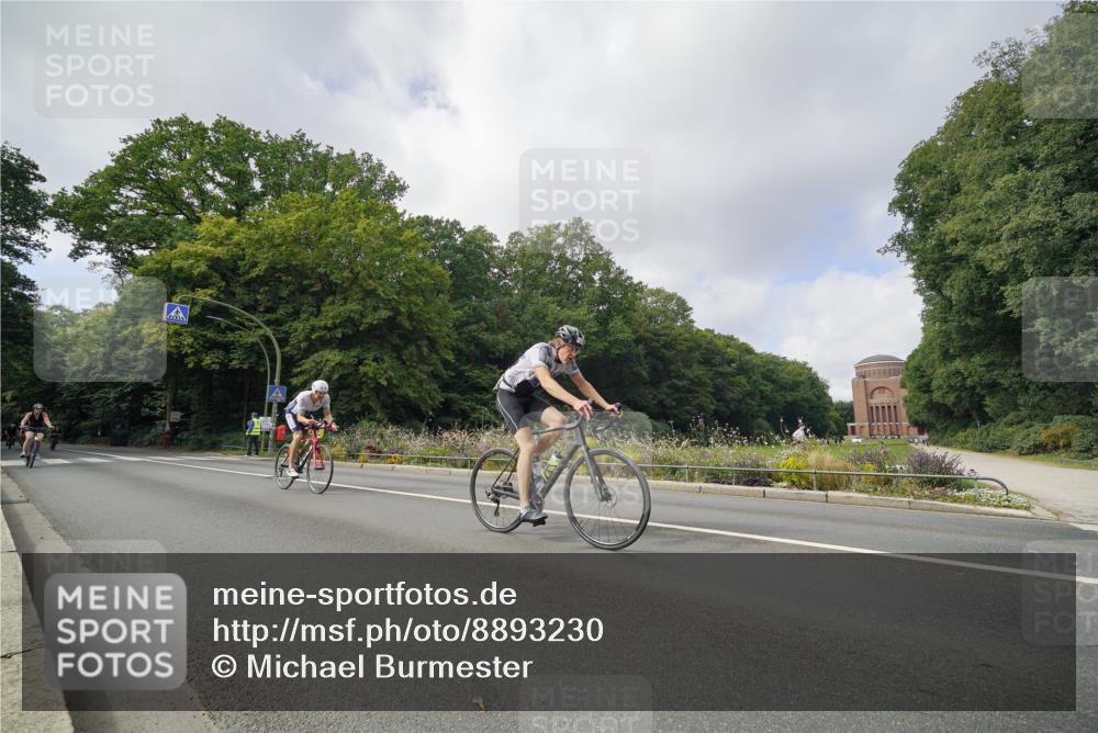 14.09.2025 - Stadtparktriathlon Michael Burmester http://msf.ph/oto/8893230 14.09.2025 11:42:42 Radfahren 993, 997, 1000, 1005, 1017, 1072, 1076, 1094, 1103, 1113 meine-sportfotos.de