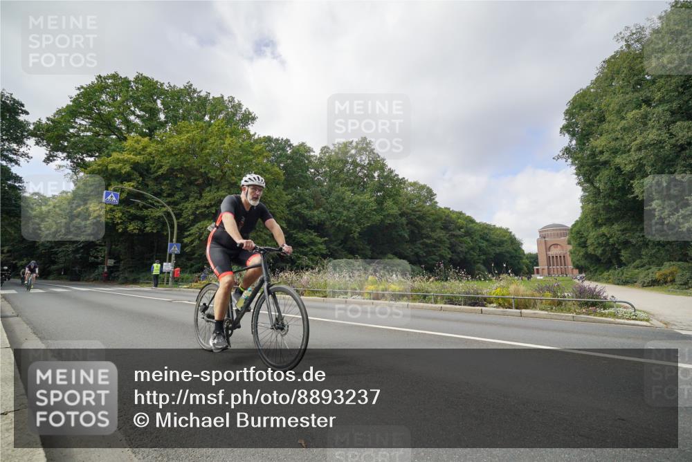 14.09.2025 - Stadtparktriathlon Michael Burmester http://msf.ph/oto/8893237 14.09.2025 11:42:48 Radfahren 824, 926, 990, 1000, 1017, 1029, 1072, 1075, 1094, 1113 meine-sportfotos.de