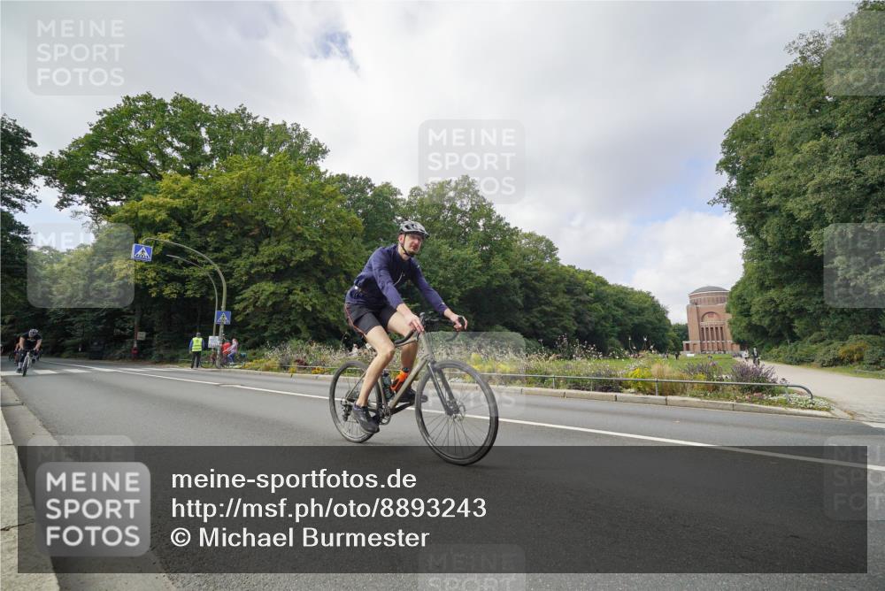 14.09.2025 - Stadtparktriathlon Michael Burmester http://msf.ph/oto/8893243 14.09.2025 11:42:56 Radfahren 789, 824, 926, 941, 976, 990, 1008, 1029, 1055, 1075, 1119 meine-sportfotos.de