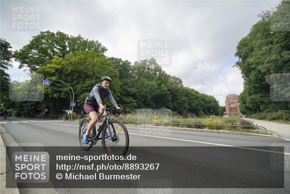 14.09.2025 - Stadtparktriathlon Michael Burmester http://msf.ph/oto/8893267 14.09.2025 11:43:48 Radfahren 932, 1081, 1097, 1112 meine-sportfotos.de
