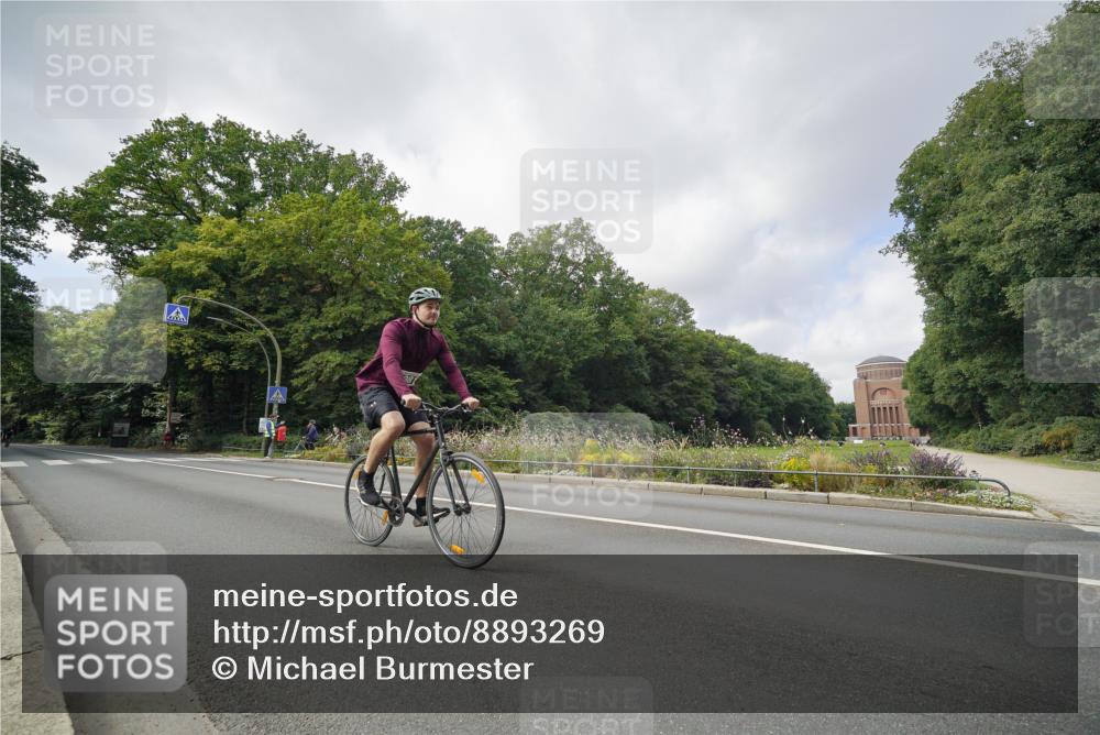 14.09.2025 - Stadtparktriathlon Michael Burmester http://msf.ph/oto/8893269 14.09.2025 11:43:53 Radfahren 932, 1081, 1083, 1112 meine-sportfotos.de