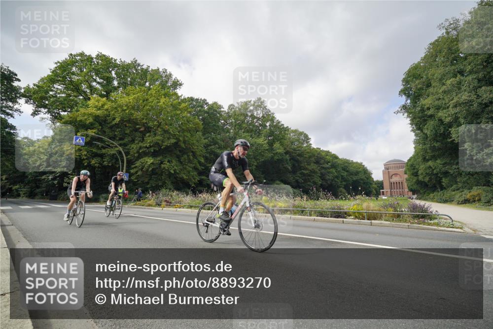 14.09.2025 - Stadtparktriathlon Michael Burmester http://msf.ph/oto/8893270 14.09.2025 11:44:01 Radfahren 1020, 1027, 1083, 1101 meine-sportfotos.de