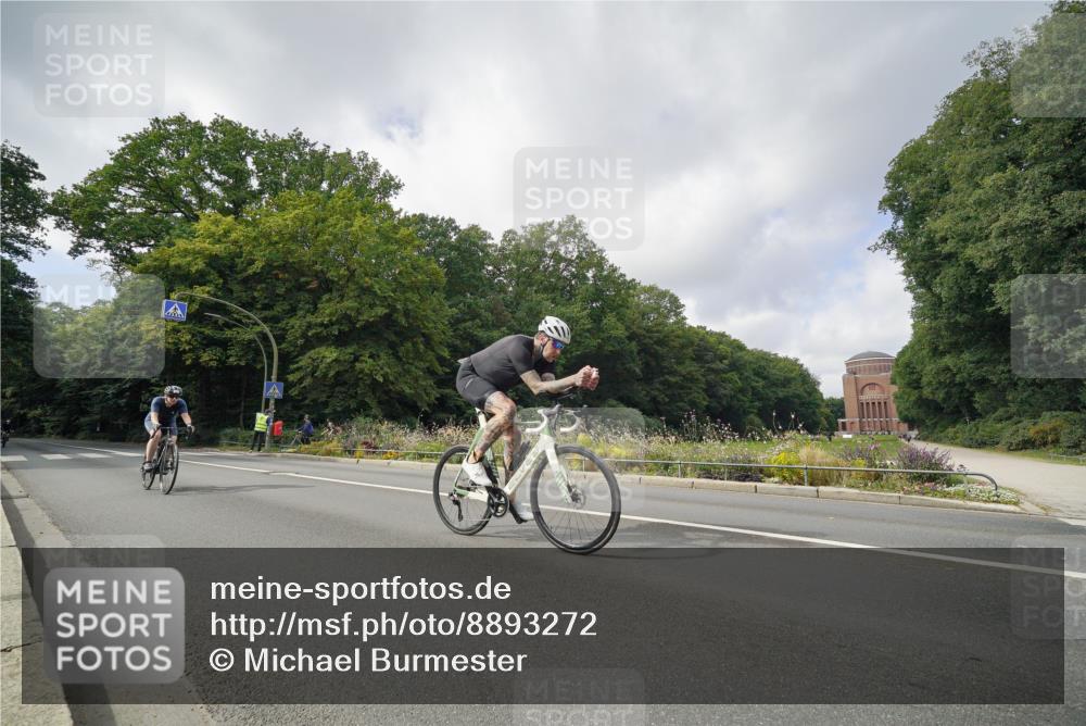 14.09.2025 - Stadtparktriathlon Michael Burmester http://msf.ph/oto/8893272 14.09.2025 11:44:09 Radfahren 925, 996, 1027, 1115 meine-sportfotos.de