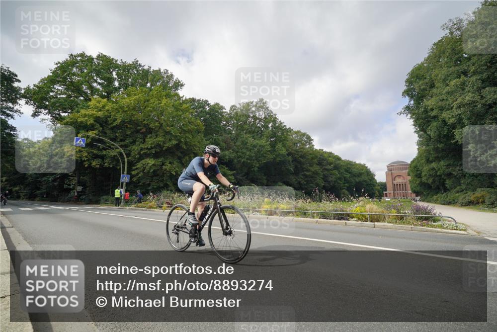 14.09.2025 - Stadtparktriathlon Michael Burmester http://msf.ph/oto/8893274 14.09.2025 11:44:10 Radfahren 925, 996, 1027, 1115 meine-sportfotos.de