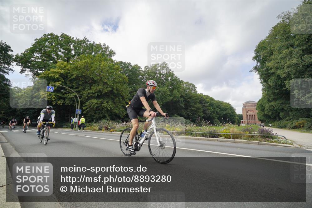 14.09.2025 - Stadtparktriathlon Michael Burmester http://msf.ph/oto/8893280 14.09.2025 11:44:28 Radfahren 931, 944, 973, 982, 989, 1009, 1026, 1040, 1051, 1085 meine-sportfotos.de
