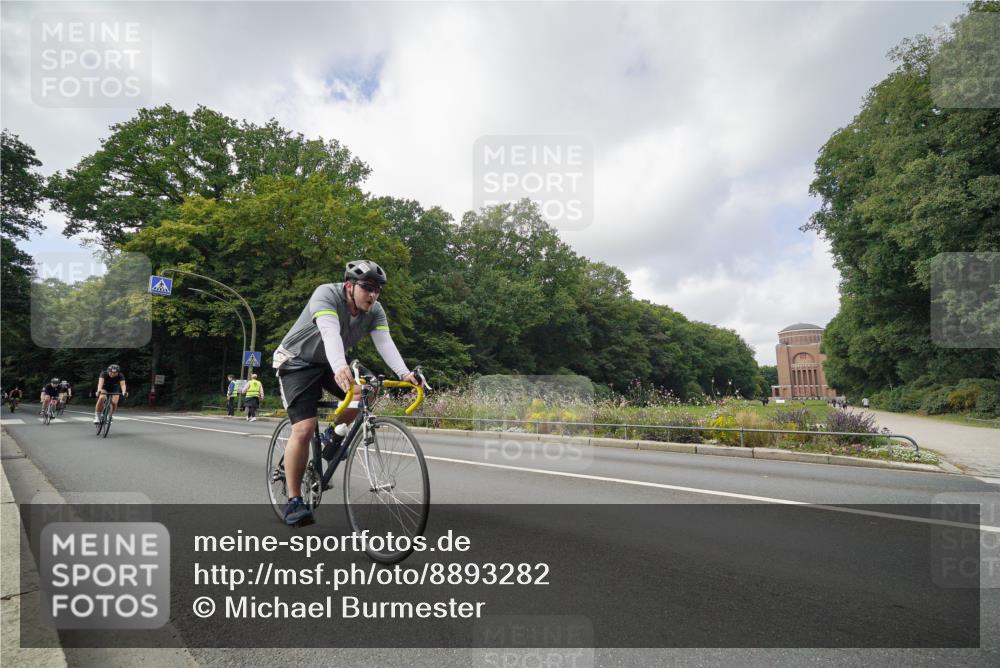 14.09.2025 - Stadtparktriathlon Michael Burmester http://msf.ph/oto/8893282 14.09.2025 11:44:29 Radfahren 931, 944, 973, 982, 989, 1009, 1026, 1040, 1051, 1085 meine-sportfotos.de