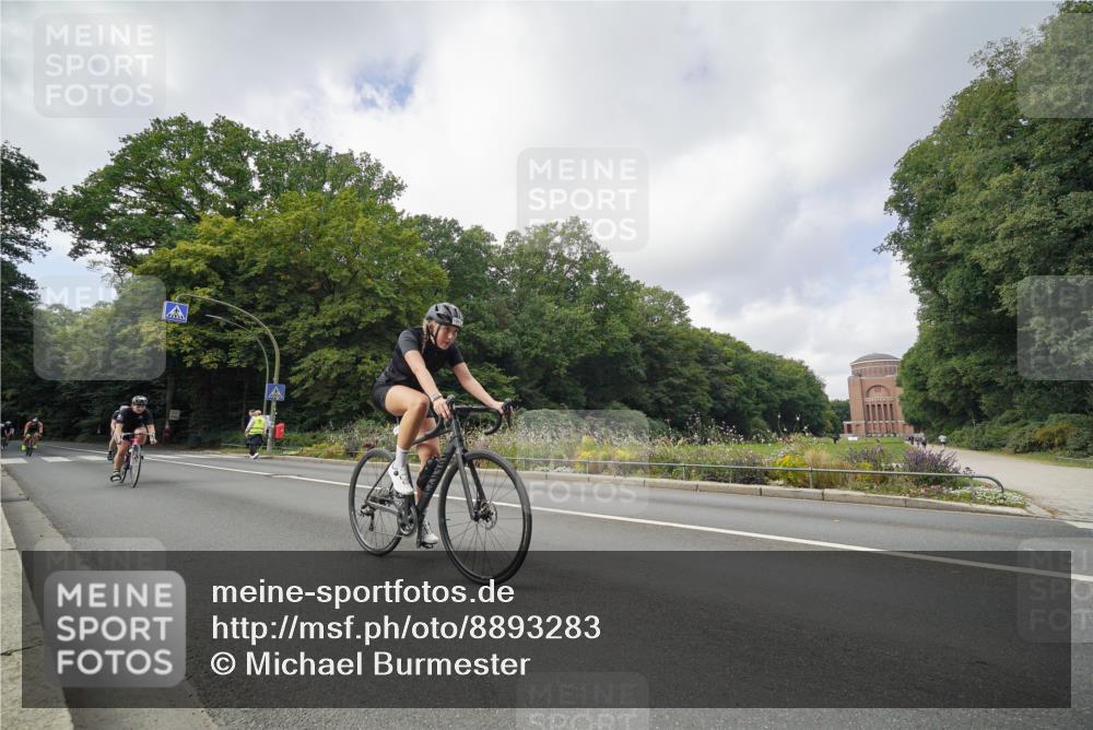 14.09.2025 - Stadtparktriathlon Michael Burmester http://msf.ph/oto/8893283 14.09.2025 11:44:30 Radfahren 931, 938, 944, 973, 982, 989, 1009, 1026, 1040, 1051, 1085 meine-sportfotos.de