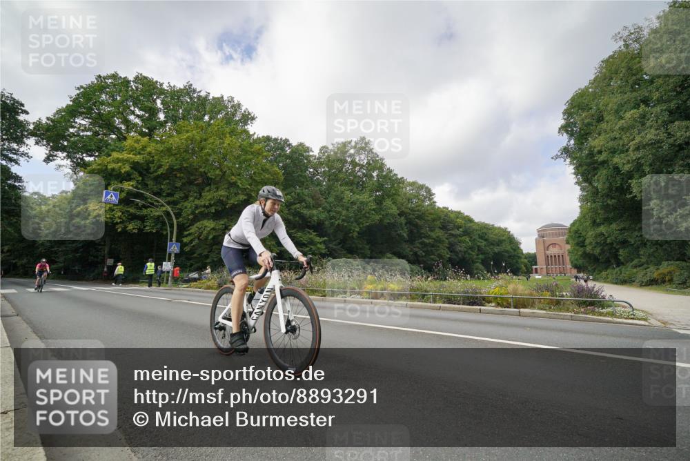 14.09.2025 - Stadtparktriathlon Michael Burmester http://msf.ph/oto/8893291 14.09.2025 11:44:36 Radfahren 931, 938, 944, 973, 982, 989, 995, 1009, 1051, 1080 meine-sportfotos.de