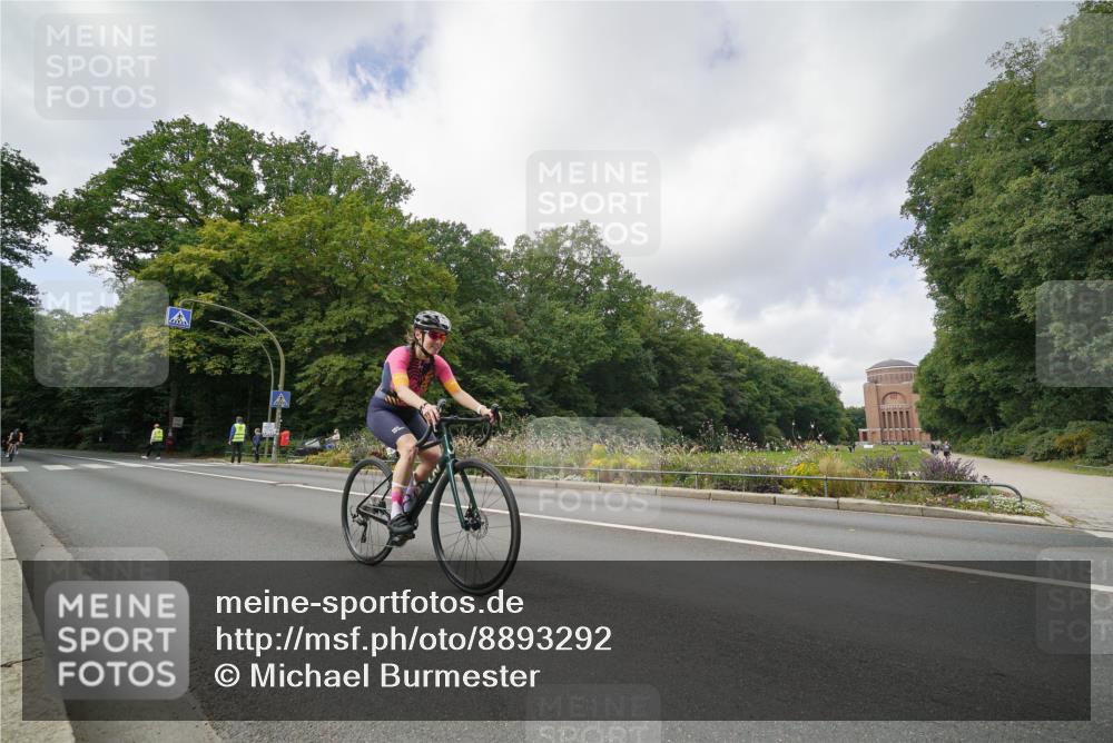 14.09.2025 - Stadtparktriathlon Michael Burmester http://msf.ph/oto/8893292 14.09.2025 11:44:39 Radfahren 938, 944, 973, 982, 989, 995, 1043, 1080 meine-sportfotos.de