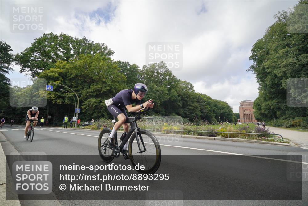 14.09.2025 - Stadtparktriathlon Michael Burmester http://msf.ph/oto/8893295 14.09.2025 11:44:45 Radfahren 995, 1018, 1043, 1080, 1102 meine-sportfotos.de