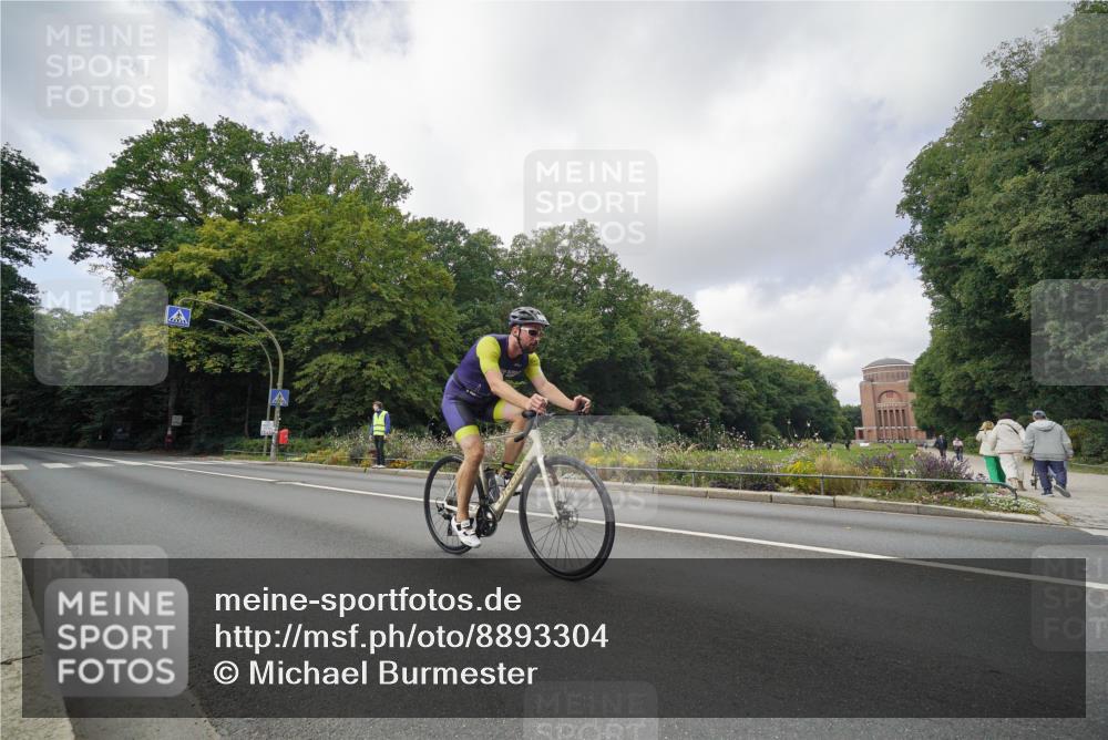 14.09.2025 - Stadtparktriathlon Michael Burmester http://msf.ph/oto/8893304 14.09.2025 11:45:12 Radfahren 1054 meine-sportfotos.de