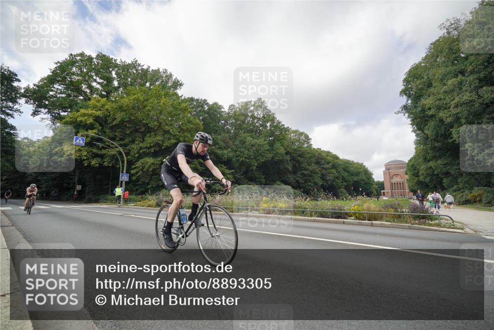 14.09.2025 - Stadtparktriathlon Michael Burmester http://msf.ph/oto/8893305 14.09.2025 11:45:26 Radfahren 1033, 1039, 1064, 1078 meine-sportfotos.de