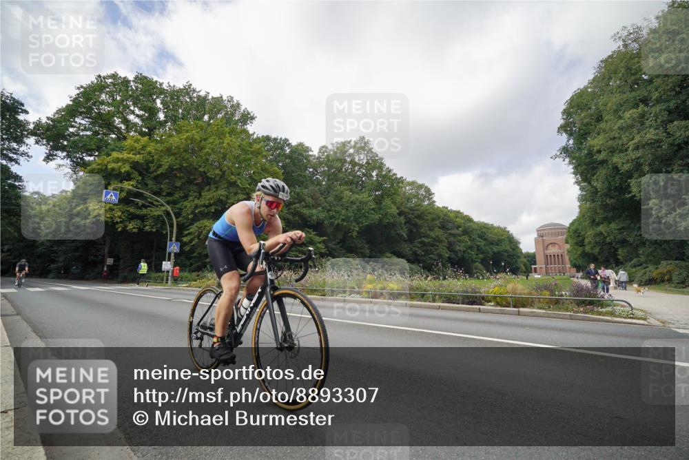 14.09.2025 - Stadtparktriathlon Michael Burmester http://msf.ph/oto/8893307 14.09.2025 11:45:27 Radfahren 963, 1033, 1039, 1064, 1078 meine-sportfotos.de