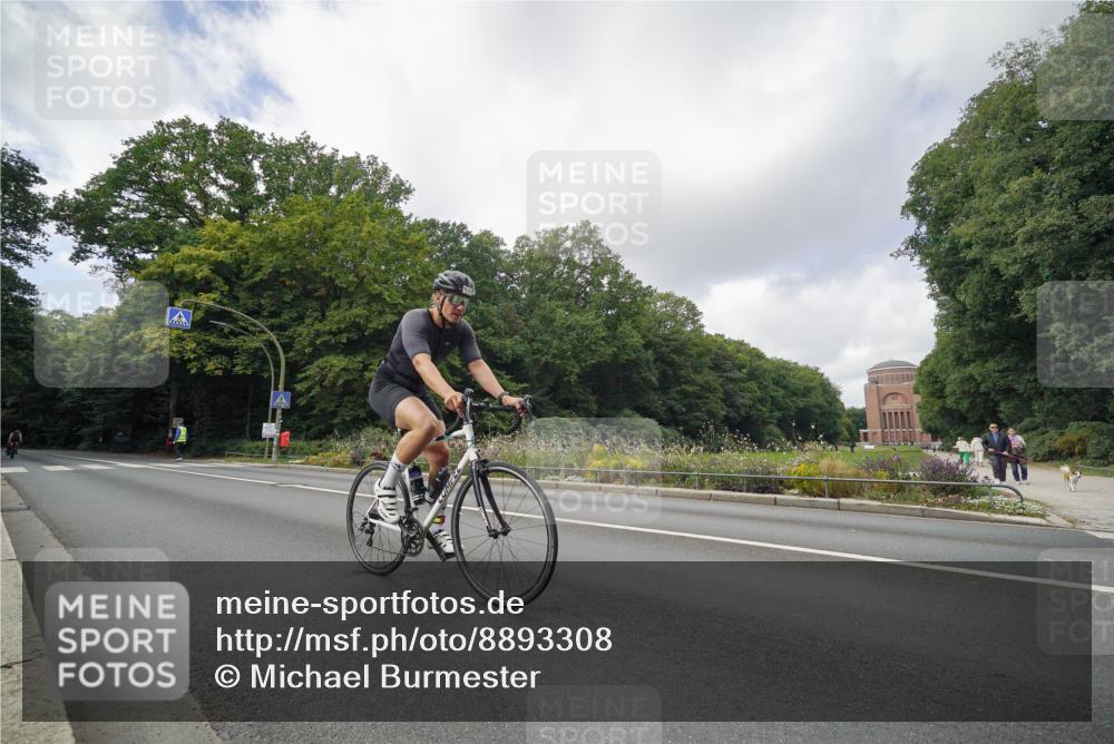 14.09.2025 - Stadtparktriathlon Michael Burmester http://msf.ph/oto/8893308 14.09.2025 11:45:30 Radfahren 963, 1033, 1039, 1064, 1078 meine-sportfotos.de