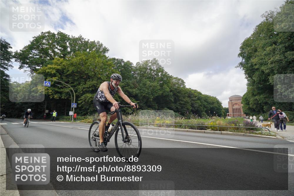 14.09.2025 - Stadtparktriathlon Michael Burmester http://msf.ph/oto/8893309 14.09.2025 11:45:34 Radfahren 963, 975, 981, 1033, 1064 meine-sportfotos.de