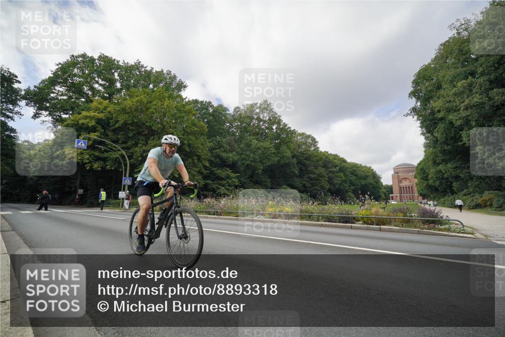 14.09.2025 - Stadtparktriathlon Michael Burmester http://msf.ph/oto/8893318 14.09.2025 11:46:04 Radfahren 837, 924, 1047, 1096 meine-sportfotos.de