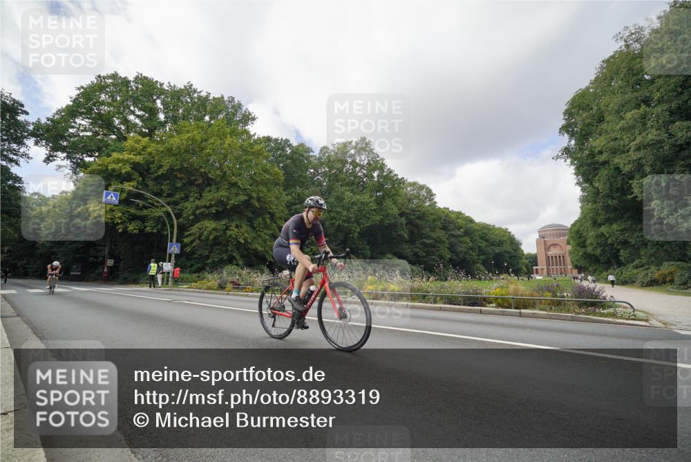 14.09.2025 - Stadtparktriathlon Michael Burmester http://msf.ph/oto/8893319 14.09.2025 11:46:12 Radfahren 1046, 1067, 1096, 1099 meine-sportfotos.de