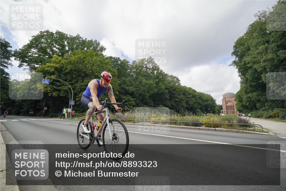 14.09.2025 - Stadtparktriathlon Michael Burmester http://msf.ph/oto/8893323 14.09.2025 11:46:20 Radfahren 943, 1046, 1086, 1099 meine-sportfotos.de