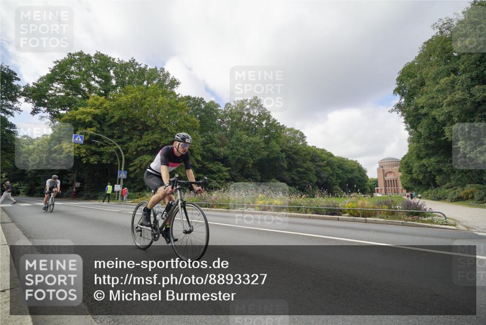 14.09.2025 - Stadtparktriathlon Michael Burmester http://msf.ph/oto/8893327 14.09.2025 11:46:29 Radfahren 943, 1062, 1065, 1086 meine-sportfotos.de