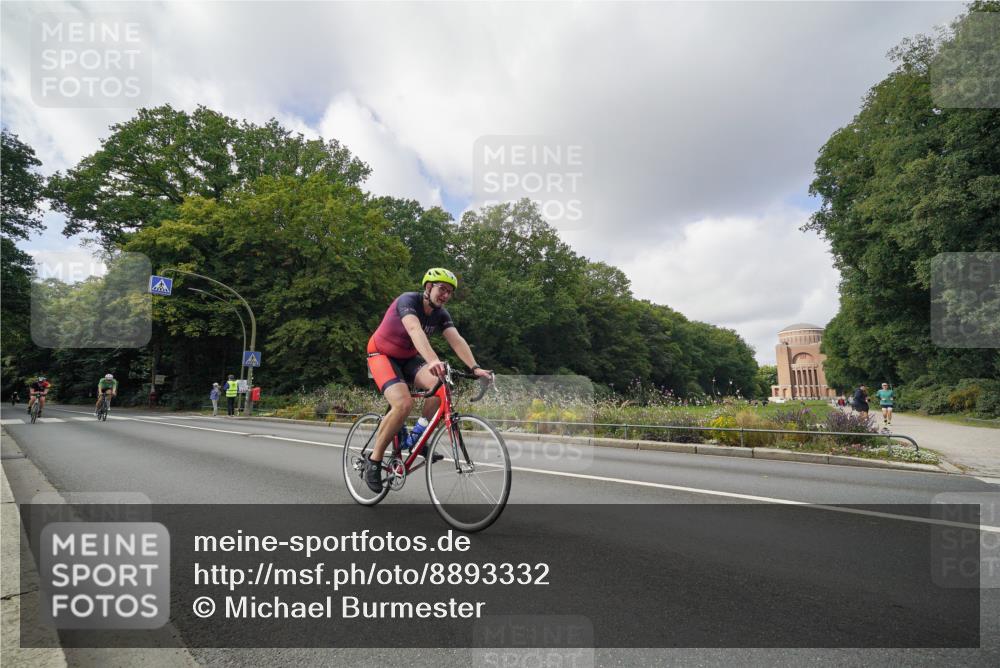 14.09.2025 - Stadtparktriathlon Michael Burmester http://msf.ph/oto/8893332 14.09.2025 11:46:41 Radfahren 939, 1025, 1031, 1058, 1063, 1087 meine-sportfotos.de