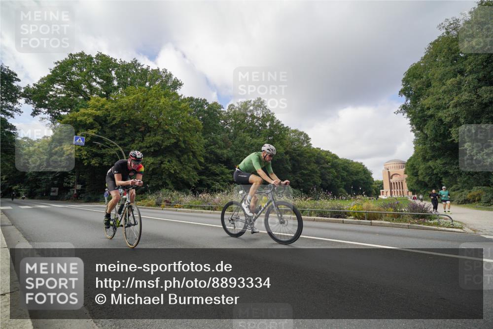 14.09.2025 - Stadtparktriathlon Michael Burmester http://msf.ph/oto/8893334 14.09.2025 11:46:43 Radfahren 939, 984, 1025, 1031, 1058, 1063, 1087 meine-sportfotos.de