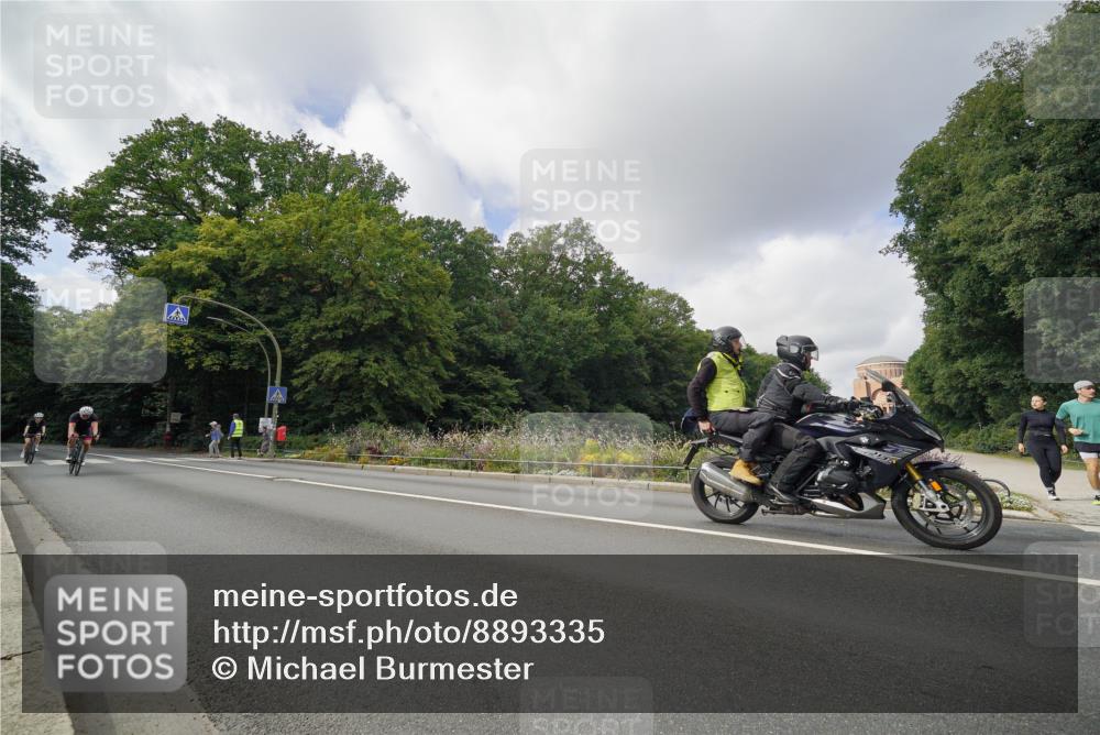 14.09.2025 - Stadtparktriathlon Michael Burmester http://msf.ph/oto/8893335 14.09.2025 11:46:48 Radfahren 984, 1025, 1063, 1087 meine-sportfotos.de