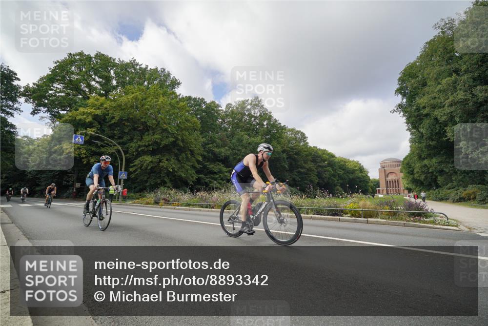 14.09.2025 - Stadtparktriathlon Michael Burmester http://msf.ph/oto/8893342 14.09.2025 11:47:04 Radfahren 937, 940, 955, 1060, 1069, 1073, 1091, 1110, 1120 meine-sportfotos.de