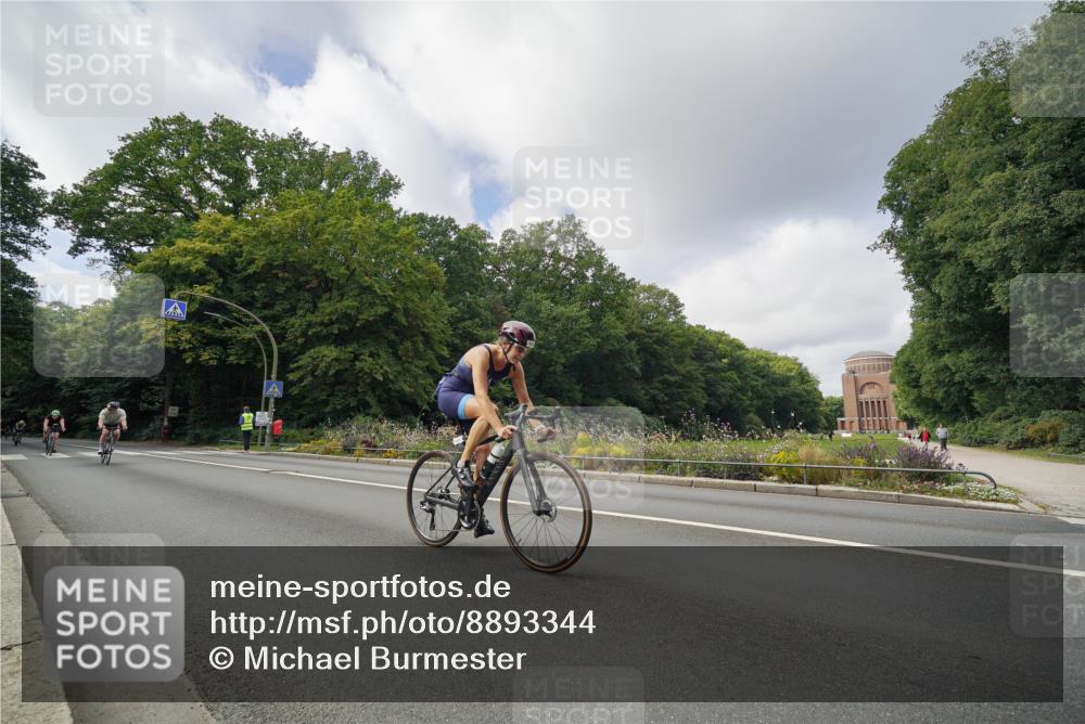 14.09.2025 - Stadtparktriathlon Michael Burmester http://msf.ph/oto/8893344 14.09.2025 11:47:06 Radfahren 937, 940, 955, 1060, 1069, 1073, 1091, 1110, 1120 meine-sportfotos.de