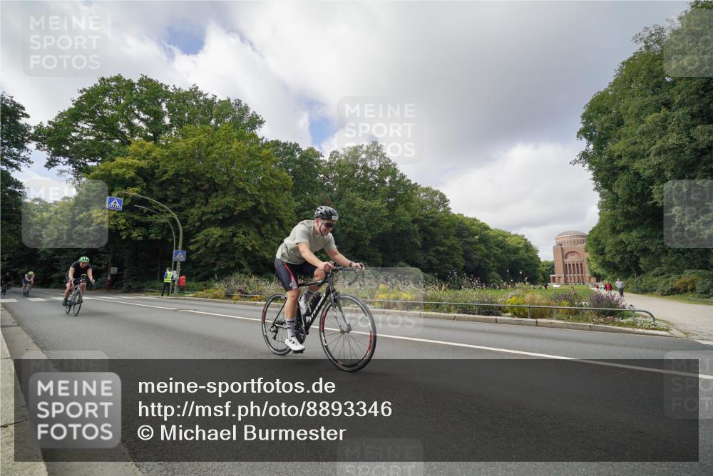 14.09.2025 - Stadtparktriathlon Michael Burmester http://msf.ph/oto/8893346 14.09.2025 11:47:07 Radfahren 937, 940, 955, 998, 1060, 1069, 1073, 1091, 1110, 1120 meine-sportfotos.de