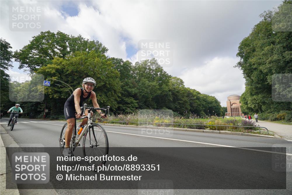 14.09.2025 - Stadtparktriathlon Michael Burmester http://msf.ph/oto/8893351 14.09.2025 11:47:16 Radfahren 998, 1016, 1036, 1060, 1091, 1095 meine-sportfotos.de