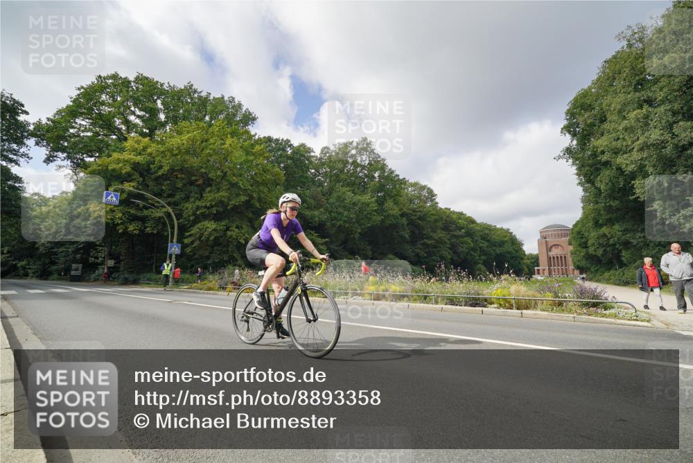 14.09.2025 - Stadtparktriathlon Michael Burmester http://msf.ph/oto/8893358 14.09.2025 11:47:39 Radfahren 1014 meine-sportfotos.de