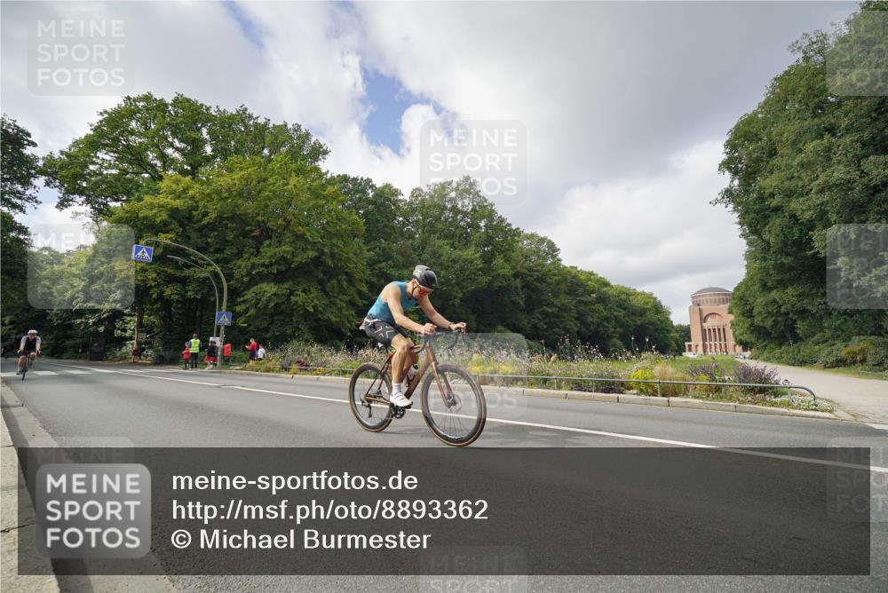 14.09.2025 - Stadtparktriathlon Michael Burmester http://msf.ph/oto/8893362 14.09.2025 11:48:01 Radfahren 927, 952, 960, 1049, 1056, 1116 meine-sportfotos.de