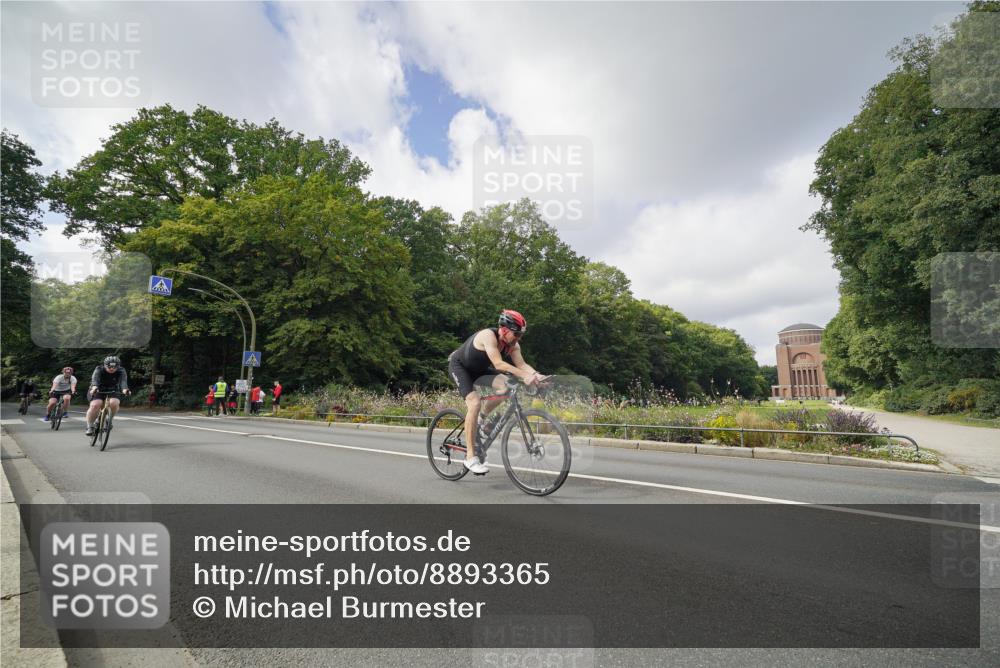14.09.2025 - Stadtparktriathlon Michael Burmester http://msf.ph/oto/8893365 14.09.2025 11:48:08 Radfahren 927, 952, 960, 1006, 1088, 1116 meine-sportfotos.de