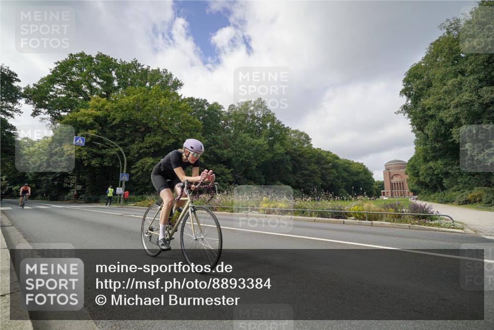 14.09.2025 - Stadtparktriathlon Michael Burmester http://msf.ph/oto/8893384 14.09.2025 11:48:43 Radfahren 950, 951, 992, 1022, 1071 meine-sportfotos.de
