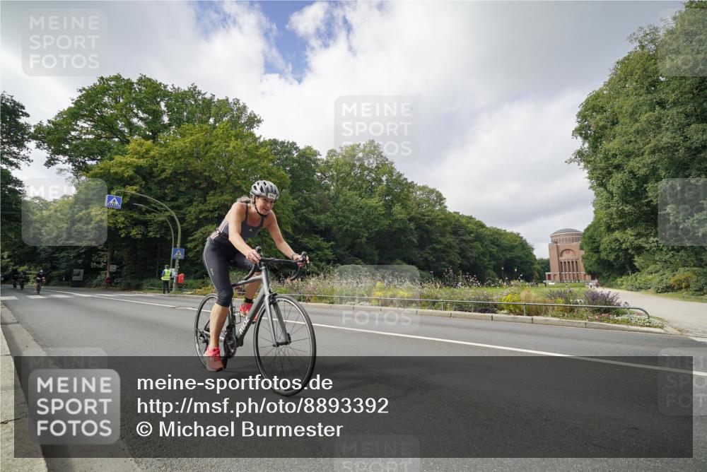 14.09.2025 - Stadtparktriathlon Michael Burmester http://msf.ph/oto/8893392 14.09.2025 11:49:04 Radfahren 929, 942, 945, 957, 966, 1072, 1076, 1092 meine-sportfotos.de