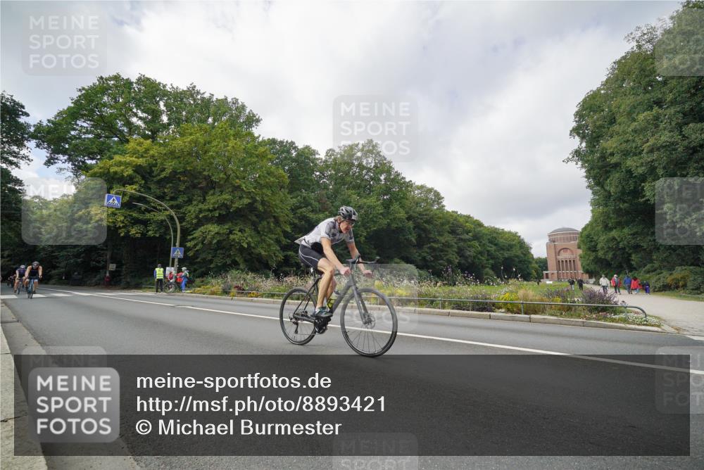 14.09.2025 - Stadtparktriathlon Michael Burmester http://msf.ph/oto/8893421 14.09.2025 11:50:05 Radfahren 935, 958, 979, 1007, 1077, 1084, 1103, 1121 meine-sportfotos.de