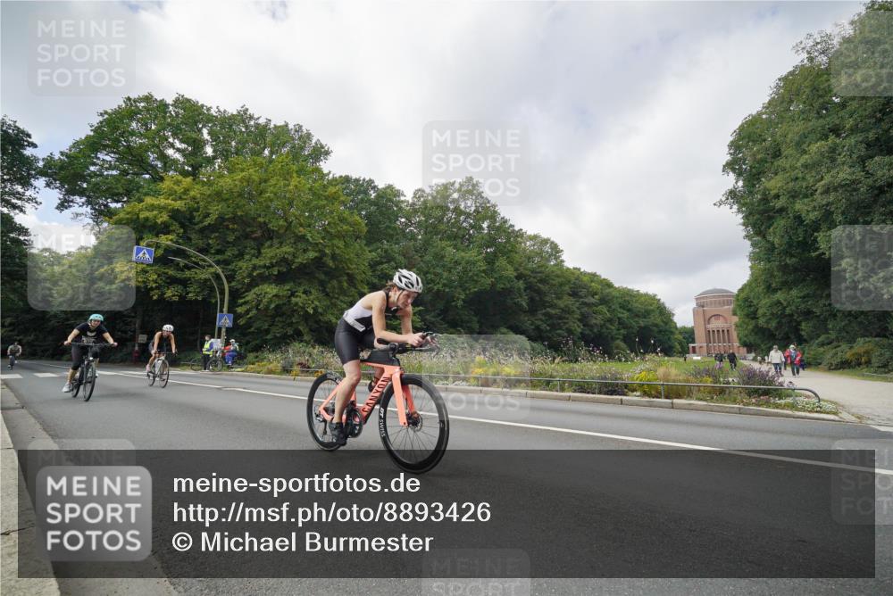 14.09.2025 - Stadtparktriathlon Michael Burmester http://msf.ph/oto/8893426 14.09.2025 11:50:13 Radfahren 935, 958, 969, 978, 1075, 1077, 1121 meine-sportfotos.de