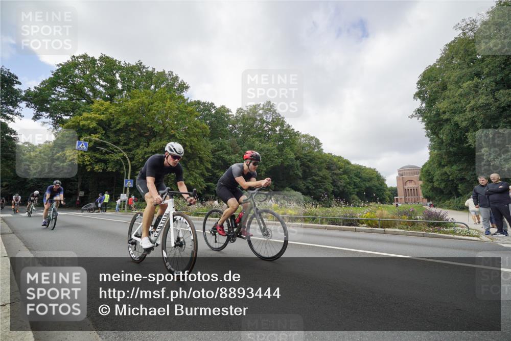 14.09.2025 - Stadtparktriathlon Michael Burmester http://msf.ph/oto/8893444 14.09.2025 11:50:57 Radfahren 926, 936, 980, 1000, 1026, 1027, 1029, 1059, 1112 meine-sportfotos.de