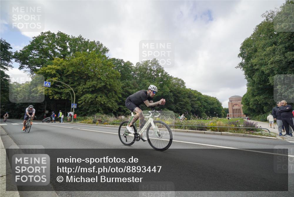 14.09.2025 - Stadtparktriathlon Michael Burmester http://msf.ph/oto/8893447 14.09.2025 11:50:59 Radfahren 926, 936, 980, 1000, 1026, 1027, 1059, 1112 meine-sportfotos.de
