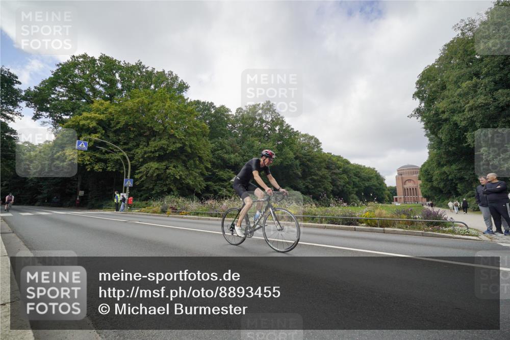 14.09.2025 - Stadtparktriathlon Michael Burmester http://msf.ph/oto/8893455 14.09.2025 11:51:15 Radfahren 962, 974, 976, 1057, 1083, 1097, 1101 meine-sportfotos.de