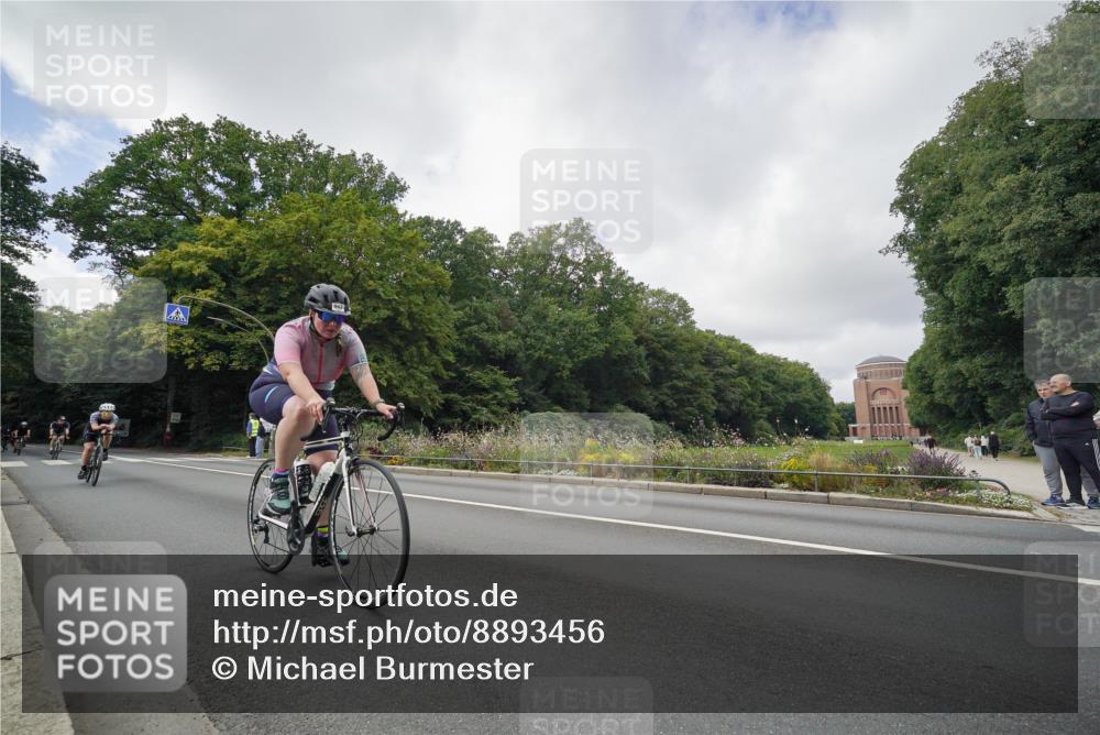 14.09.2025 - Stadtparktriathlon Michael Burmester http://msf.ph/oto/8893456 14.09.2025 11:51:19 Radfahren 962, 974, 976, 1040, 1043, 1057, 1080, 1083, 1101 meine-sportfotos.de