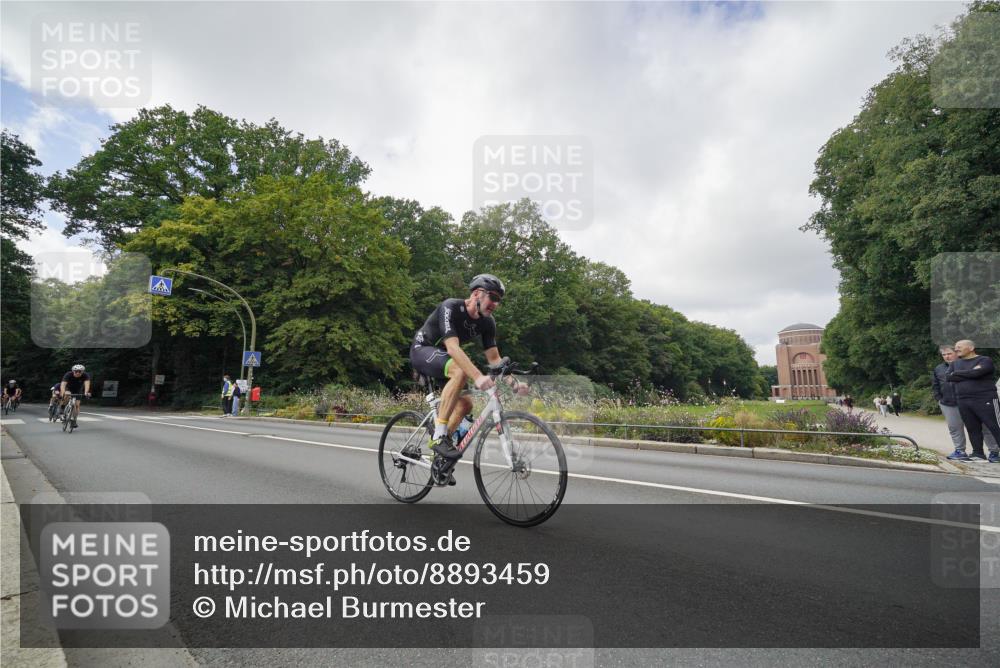 14.09.2025 - Stadtparktriathlon Michael Burmester http://msf.ph/oto/8893459 14.09.2025 11:51:22 Radfahren 962, 976, 994, 1040, 1043, 1057, 1080, 1083 meine-sportfotos.de