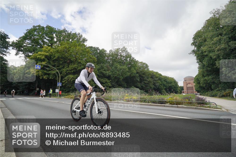 14.09.2025 - Stadtparktriathlon Michael Burmester http://msf.ph/oto/8893485 14.09.2025 11:52:23 Radfahren 932, 982, 989, 1020, 1078, 1094, 1107 meine-sportfotos.de