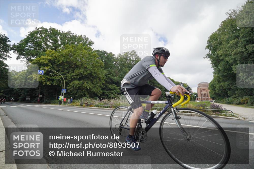 14.09.2025 - Stadtparktriathlon Michael Burmester http://msf.ph/oto/8893507 14.09.2025 11:53:10 Radfahren 944, 946, 963, 1017, 1018, 1033, 1039, 1047, 1064, 1085, 1125 meine-sportfotos.de