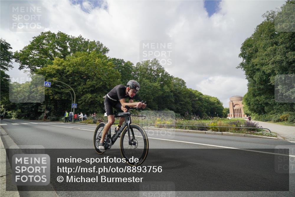 14.09.2025 - Stadtparktriathlon Michael Burmester http://msf.ph/oto/8893756 14.09.2025 11:54:45 Radfahren 1041, 1065, 1110 meine-sportfotos.de
